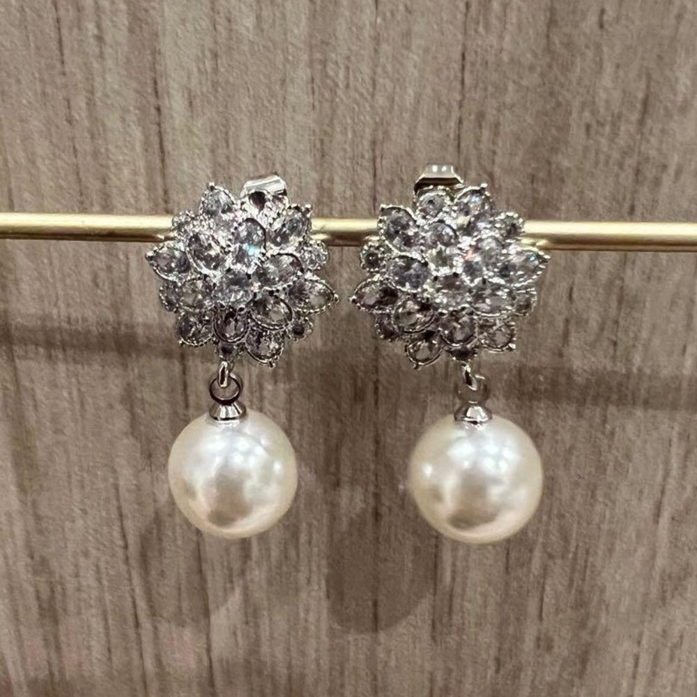 Pearl pendant earrings